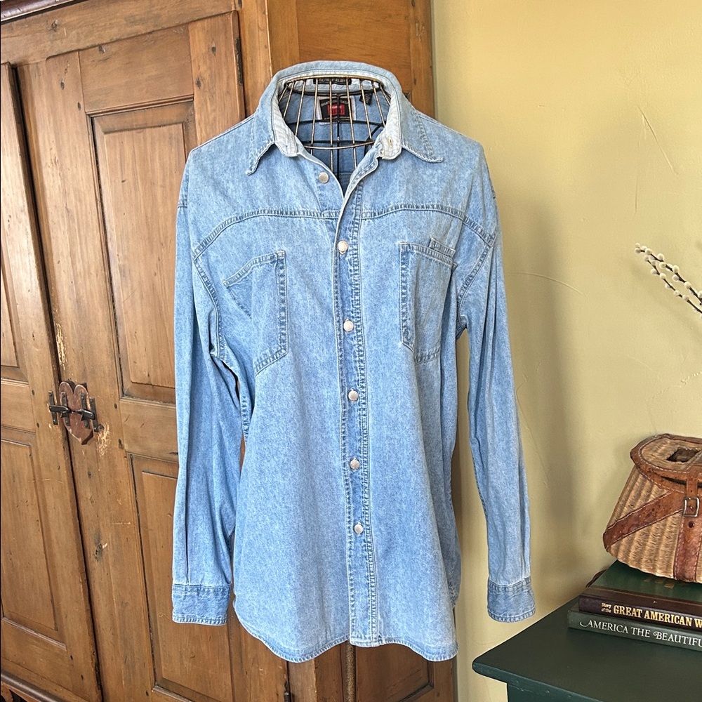 VINTAGE 90s Wrangler Hero Double Pocket Denim Button Up Shirt Light Wash